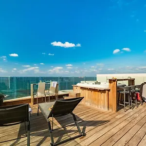 https://penthouse-3br-roof-top-parking-on-the-beach.gethaifahotels.com