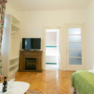Bright In The Heart Of The With Netflix , Bucarest Rumanía